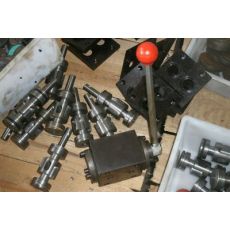 漁船配件，液壓油汞換向閥.油泵離合器.收網(wǎng)機(jī)配件.起網(wǎng)機(jī)配件